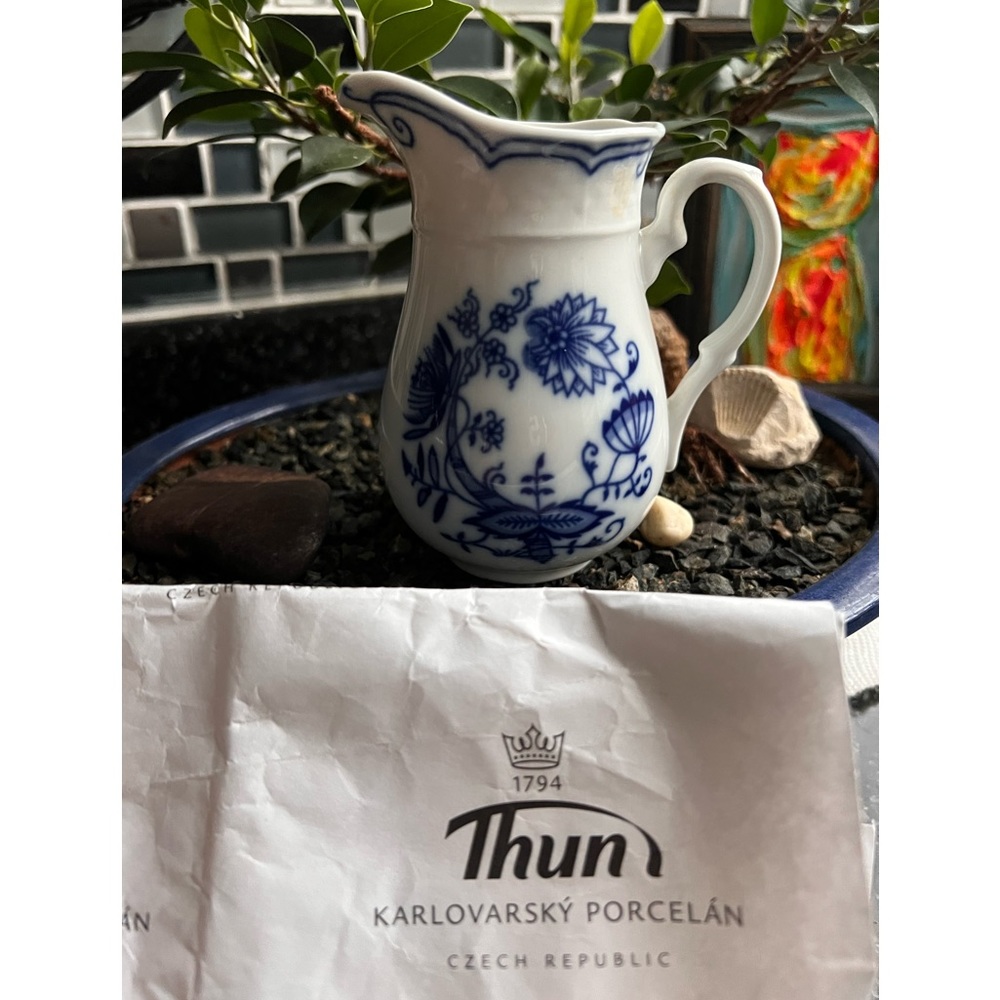 💙 Porcelain Creamer from Czechoslovakia